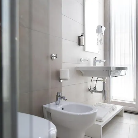 White 1903 - Rooftop Pool & Luxury 2*